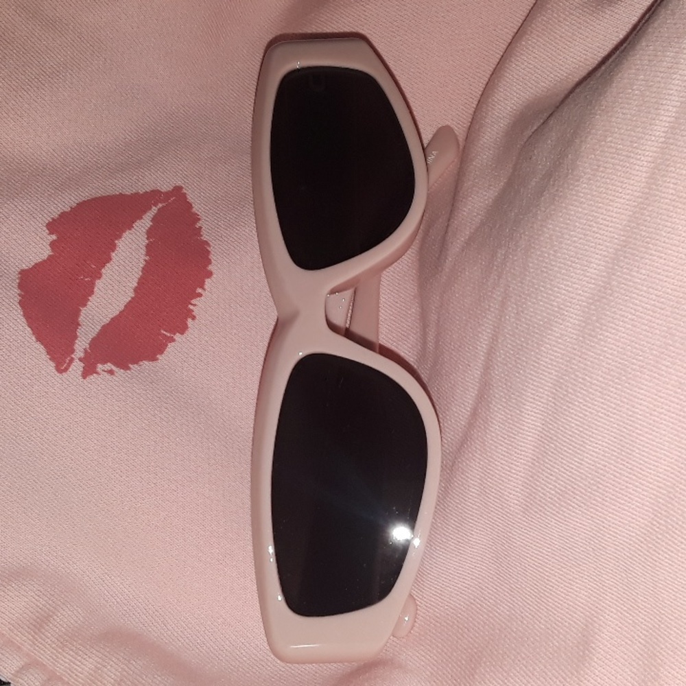 90s style light pink Sunglasses UV400 Protection NEW dark grey lens Primrose